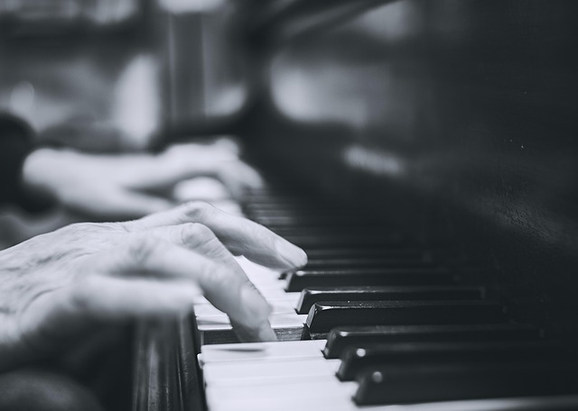 I love piano.